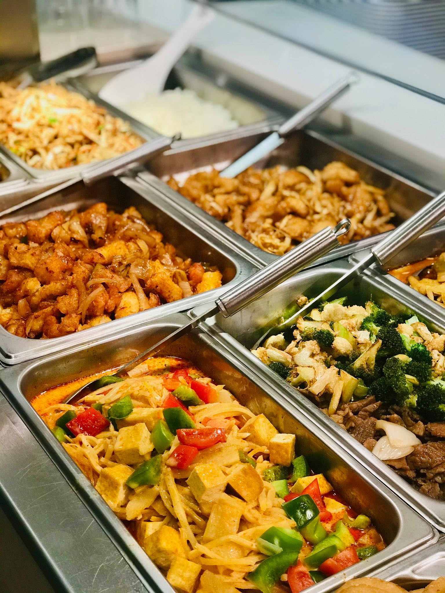 Buffet counter with warm dishes